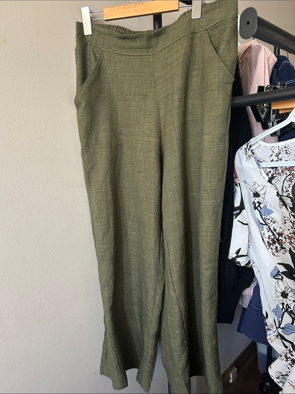 Max Studio Olive Green Linen Blend Trousers